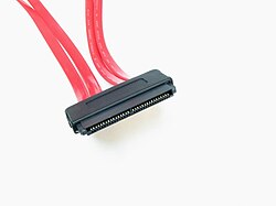 نمای بک‌پلین سرور با پورت‌های SAS و SATA
